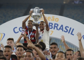 Após tragédia, Flamengo prepara volta das equipes sub-15 e sub-17 após o Carnaval