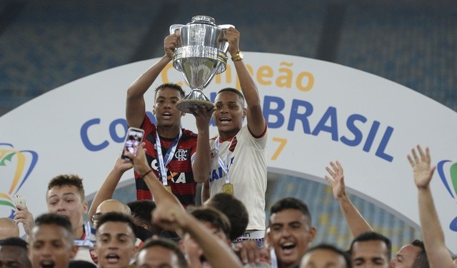 Após tragédia, Flamengo prepara volta das equipes sub-15 e sub-17 após o Carnaval