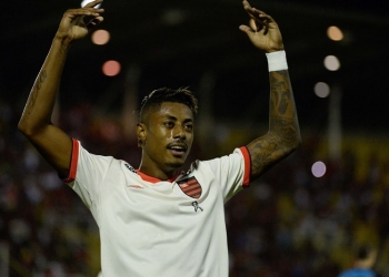 Bruno Henrique diz que teve apenas cãibras e tranquiliza para estreia na Libertadores