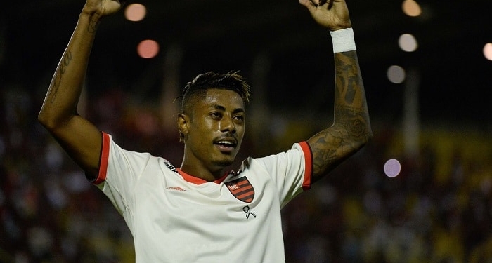 Bruno Henrique diz que teve apenas cãibras e tranquiliza para estreia na Libertadores