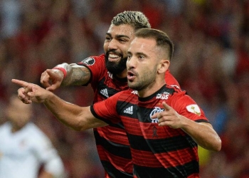 Com Maracanã lotado, Flamengo vence LDU e lidera grupo na Libertadores