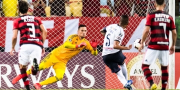 Diego Alves chega a quatro pênaltis defendidos em nove cobranças pelo Flamengo