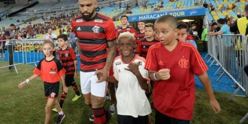 #Gabi100gols: com força no muque e ginga de Nego Ney, artilheiro do Flamengo mira marca centenária