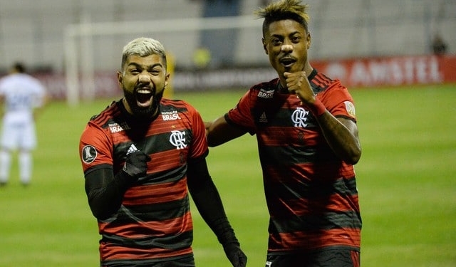 Parceria Gabigol-Bruno Henrique garante estreia com pé direito do Flamengo na Libertadores