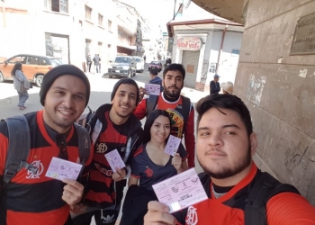 Torcedores viajam 15h e passam madrugada em estrada na Bolívia para ver Flamengo e Libertadores