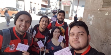 Torcedores viajam 15h e passam madrugada em estrada na Bolívia para ver Flamengo e Libertadores