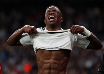 Vinicius Junior rompe ligamentos do tornozelo direito