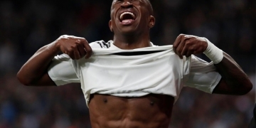 Vinicius Junior rompe ligamentos do tornozelo direito