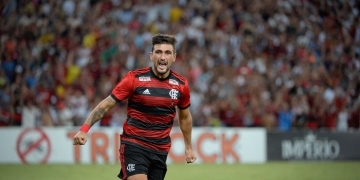 Flamengo desperdiça chances e sofre empate nos acréscimos