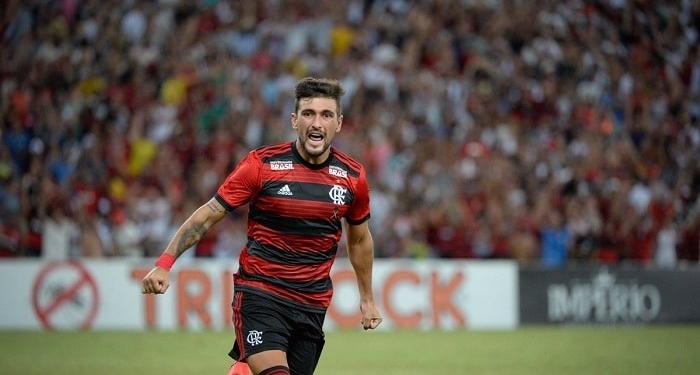 Flamengo desperdiça chances e sofre empate nos acréscimos