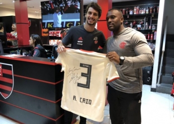 Encantado com a torcida, Rodrigo Caio diz que início no Flamengo superou expectativa: "Até melhor"