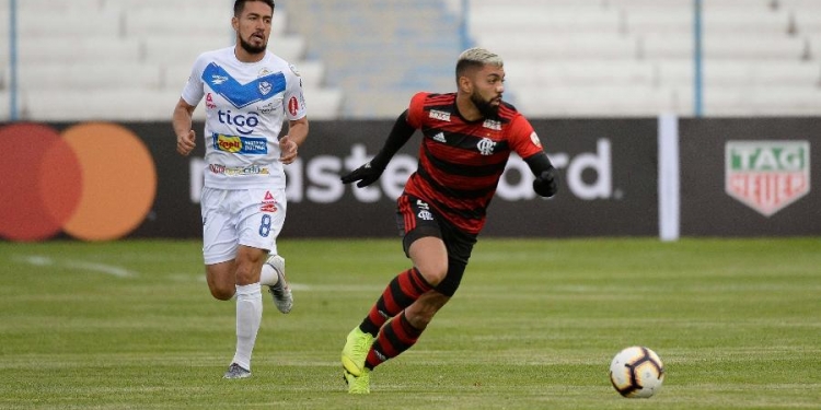 Flamengo vence pela 1ª vez na Bolívia com atuação heroica de Diego Alves