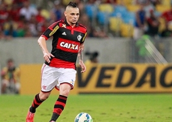 Flamengo decide buscar a renovação do lateral Pará e torcida repercute na web
