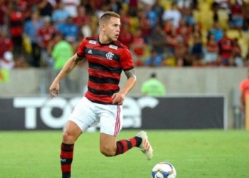 Após exames, Flamengo decide não operar ombro de Piris de Motta
