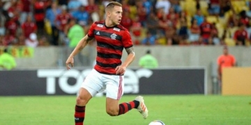 Após exames, Flamengo decide não operar ombro de Piris de Motta