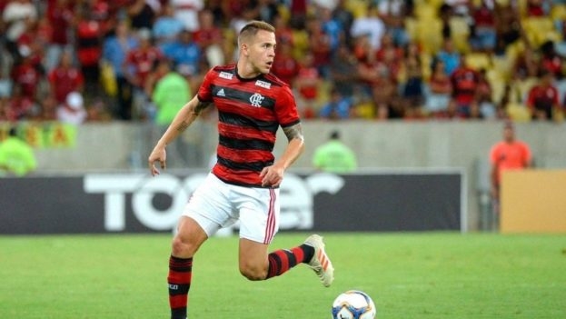 Após exames, Flamengo decide não operar ombro de Piris de Motta