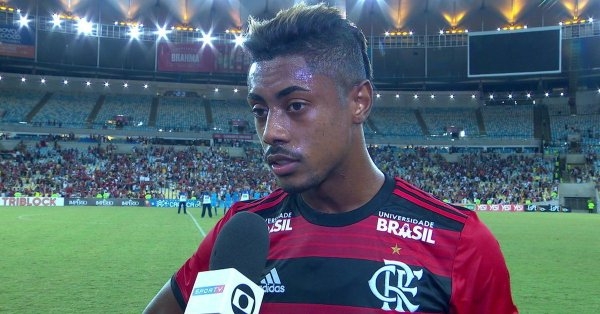 Expulso após o fim, Bruno Henrique critica árbitro de Vasco x Flamengo: "Foi pênalti como?"