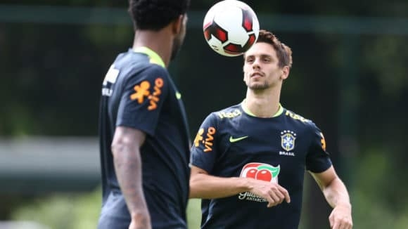Edu Gaspar rasga elogios a Rodrigo Caio: "Alto nível, espetacular"