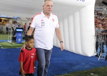 Abel justifica troca do posicionamento dos jogadores do Flamengo