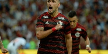 Diego fala sobre briga por posição com Arrascaeta no Flamengo