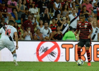 Companheiro de Vinícius Jr na base do Fla, Bill espera mais chances no profissional