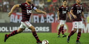 Jogadores do Flamengo tentam justificar derrota  para o Peñarol; veja