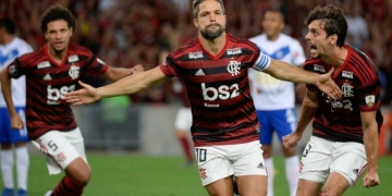 Jogadores do Flamengo projetam clássico contra o Vasco e jogo no Engenhão