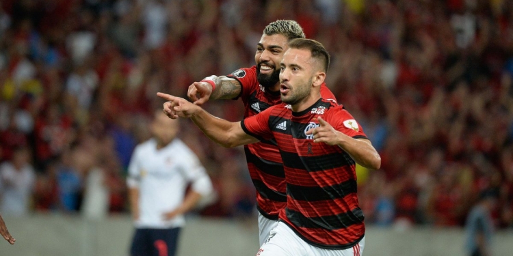 Everton Ribeiro acredita ter atingido mesmo nível de quando foi eleito o melhor do Brasileiro