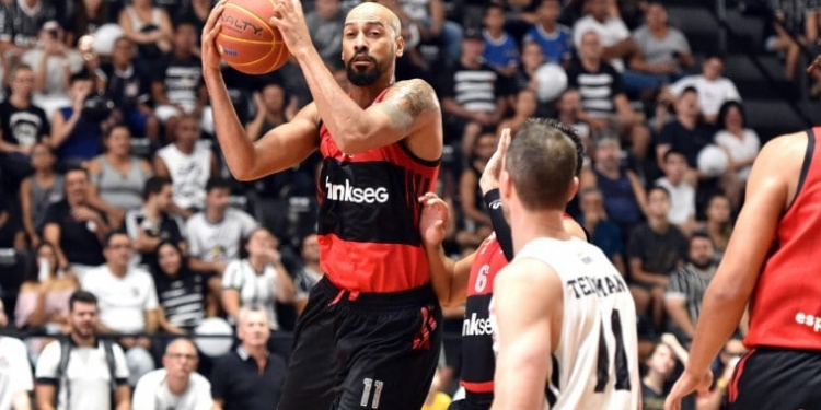 Flamengo vence o Corinthians e sai na frente nos playoffs da NBB