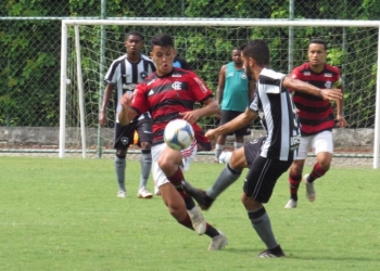 Mesmo com um a menos, Flamengo arranca empate com o Botafogo no sub 20