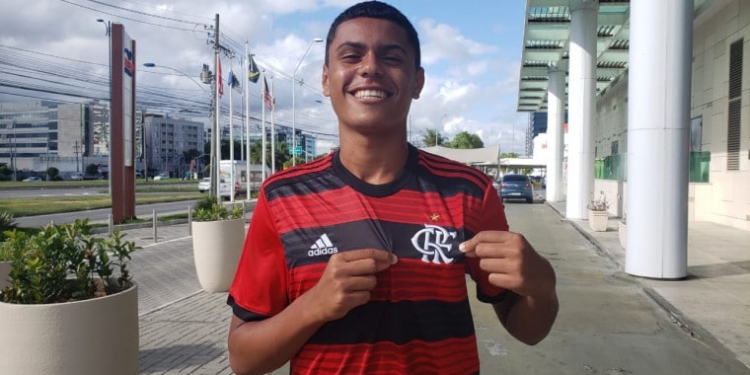 Flamengo contrata atacante Mateus, destaque da base do América-MG
