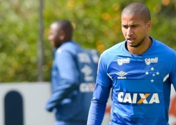 VP do Cruzeiro revela procura do Flamengo pelo zagueiro Murilo