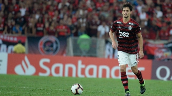 Rodrigo Caio exalta Juan e Flamengo: “clube gigantesco e sedento por títulos”