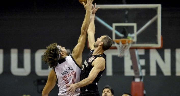 Flamengo vence novamente o Corinthians e abre 2 a 0 nos Playoffs no NBB