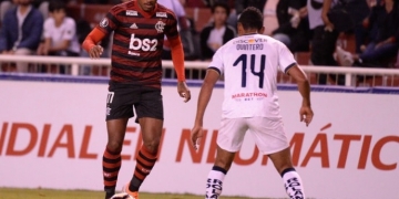 Vitinho admite que Flamengo cometeu erros em excesso contra LDU