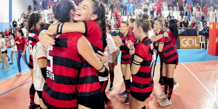 Flamengo vence Maringá e está de volta à elite do voleibol feminino