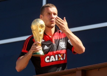 Companheiro de time revela que Podolski fala muito do Flamengo