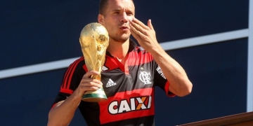 Companheiro de time revela que Podolski fala muito do Flamengo