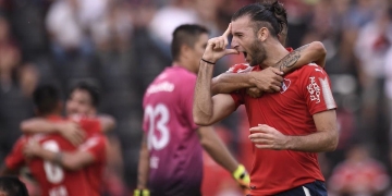 Flamengo e Corinthians disputam a contratação do zagueiro Gastón Silva, do Independiente