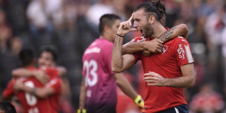 Flamengo e Corinthians disputam a contratação do zagueiro Gastón Silva, do Independiente
