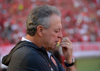 Abel fala sobre quantidade de gols sofridos pelo Flamengo na temporada