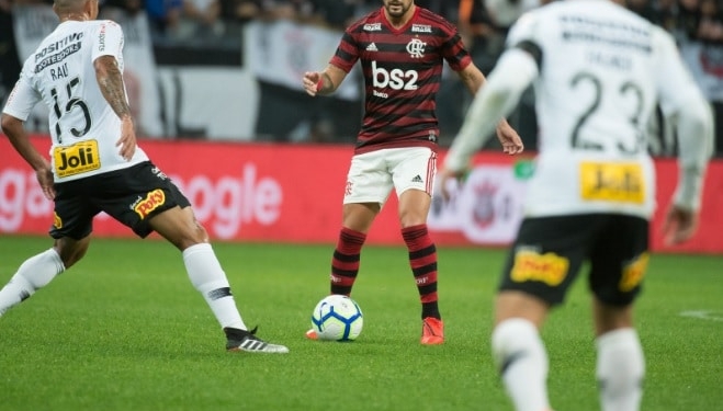 Abel abre disputa entre Diego e Arrascaeta por vaga de titular no Flamengo