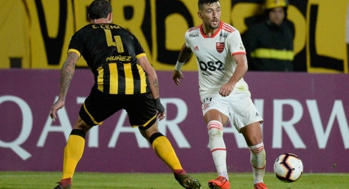 Everton Ribeiro e Arrascaeta alertam Flamengo para erros no ataque