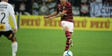 Melhor em campo, Cuéllar elogia postura do Flamengo contra o Corinthians
