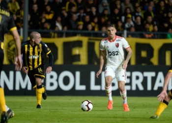 Cuéllar exalta classificação na Libertadores e desempenho defensivo do Flamengo