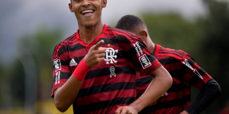 Flamengo massacra o Vitória pelo Campeonato Brasileiro Sub-17