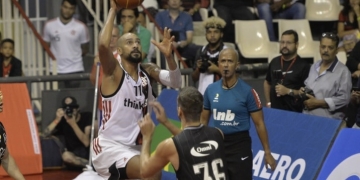 Flamengo volta a vencer o Botafogo e fica a uma vitória da final do NBB