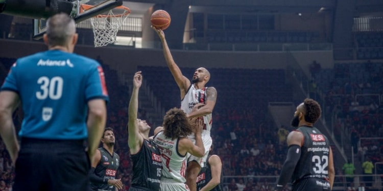 Confira como foi a vitória do Flamengo sobre Franca na primeira decisão do NBB