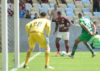 Rodinei minimiza procura da diretoria do Flamengo por novos laterais