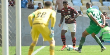 Rodinei minimiza procura da diretoria do Flamengo por novos laterais